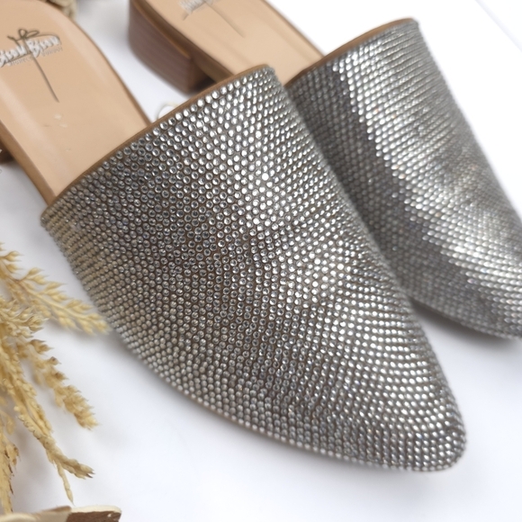 🔴 Bisou Bisou Elegant Silver Women's Mules Sz 7 - Picture 3 of 10